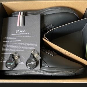 Women's 6.5 All Black Option Clove Shoes